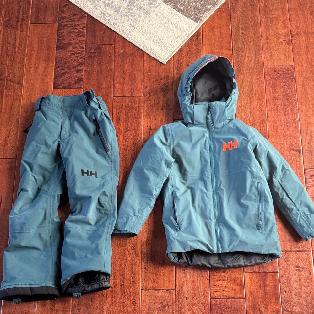 Helly Hansen Teal ski Jacket and Pants Set 128/8 size youth small